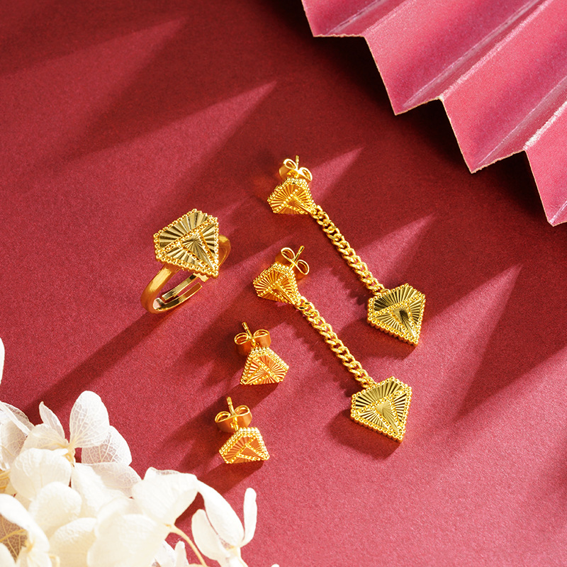 Nuevos productos de verano en forma de diamante personalidad fabricantes de anillos Yiwu joyería fuente pendientes pendientes de nicho de alta calidad