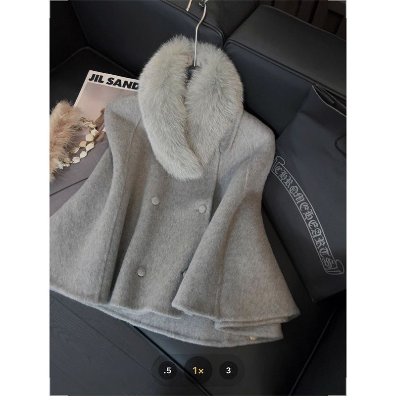 Gray Woolen Short Cape Coat for Women with Fox Fur Collar, 2026 New Style, Elegant Woolen Coat