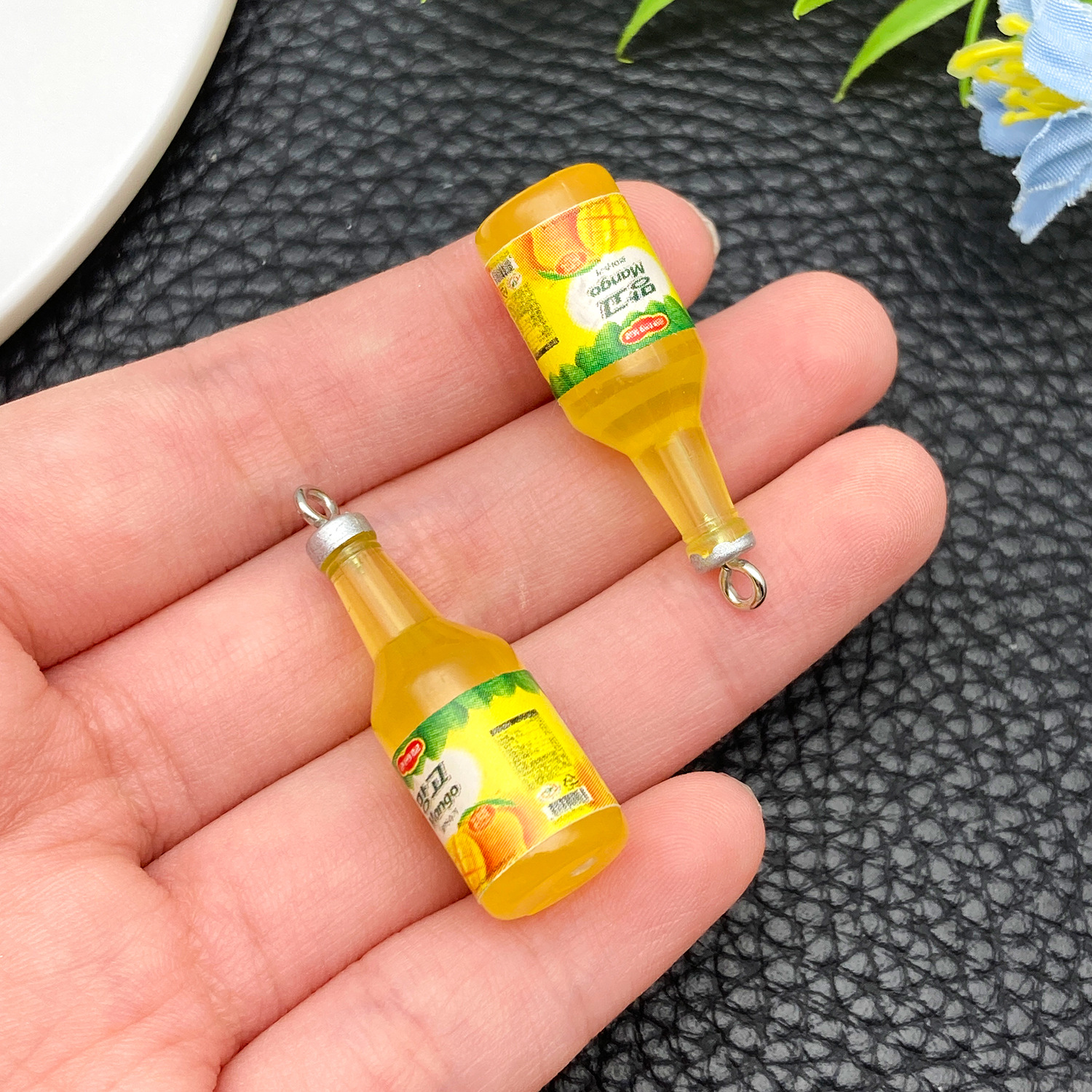 23921-H-透明黄色树脂芒果果蔬汁韩国酒瓶34x11x1