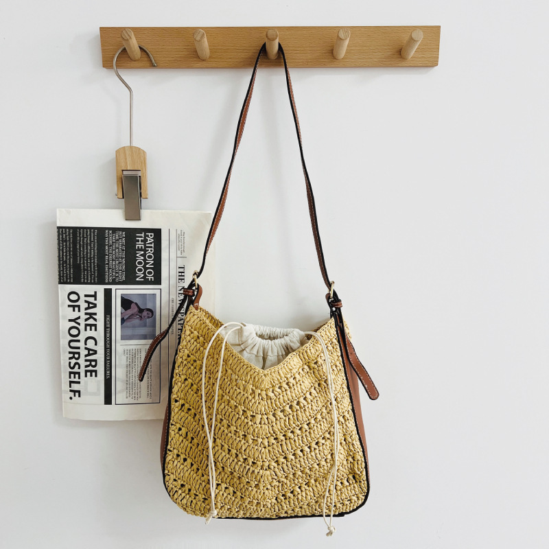 Hollowed-out vintage shoulder bag, new paper rope woven bag, straw beach bag, versatile straw bag for women's travel