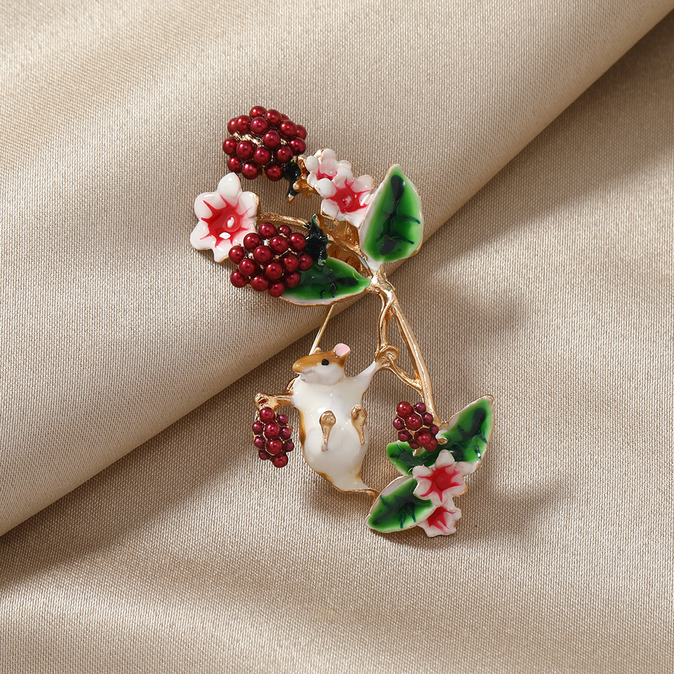 Estilo coreano creativo lindo ratón pin ropa ardilla robando fruta fresca cardigan anti-exposición suéter hebilla broche