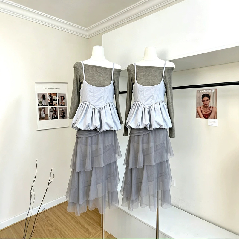 Silver-gray and light-gray floral bud layered vest shirt for women, waist-cinching, slimming, stylish design tank top
