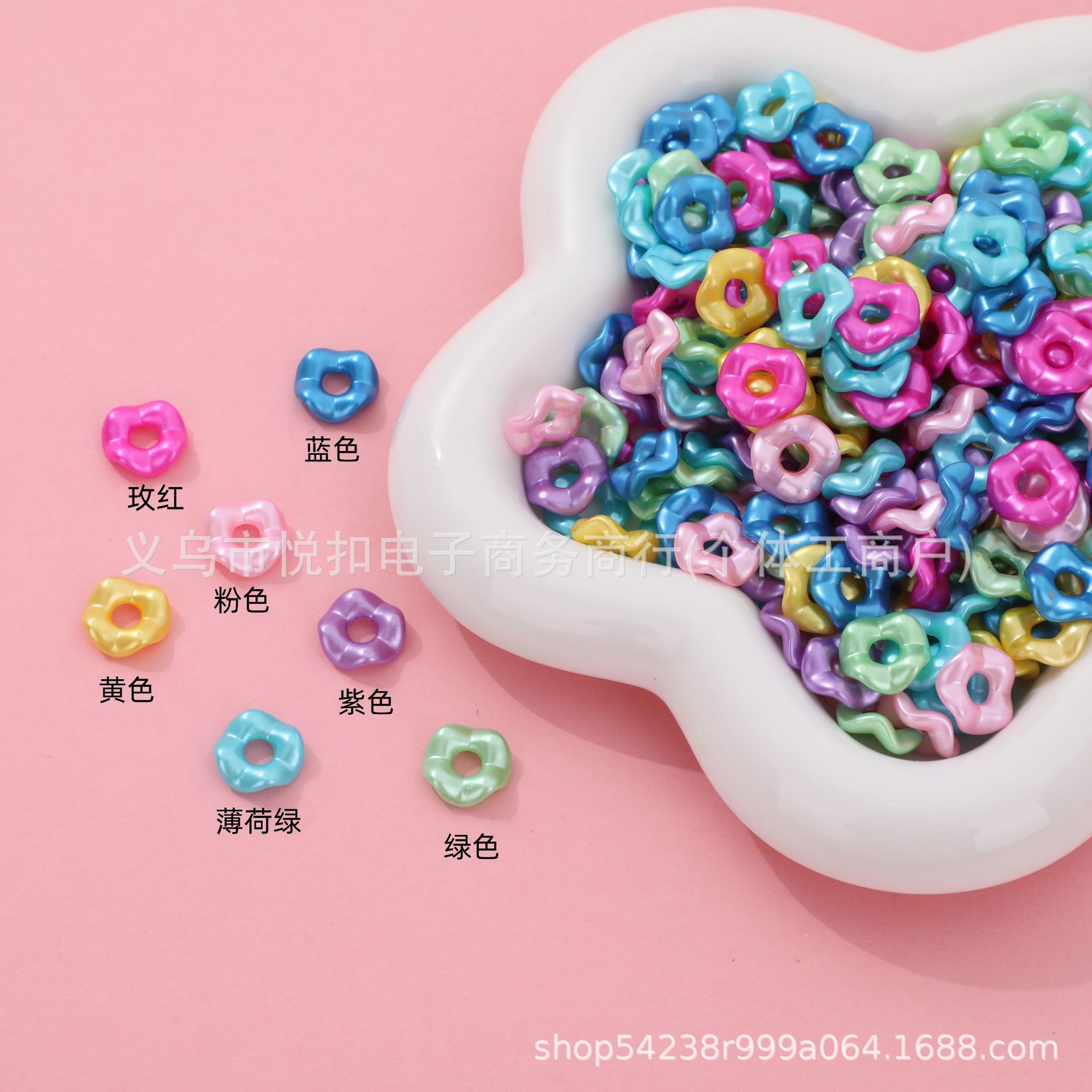 สีมุก - ลูกปัดลายคลื่นขนาด 12 มม. รูขนาด 4.4 มม. / สีสุ่ม/1ชิ้น