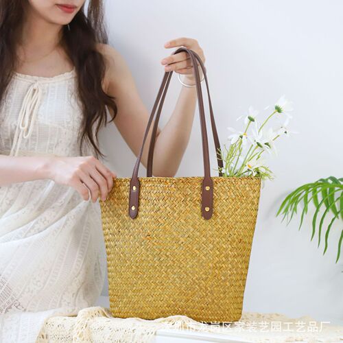 French-style grass woven bag, beach versatile shoulder bag, woven fashion for women students, outdoor sand bag, retro woven