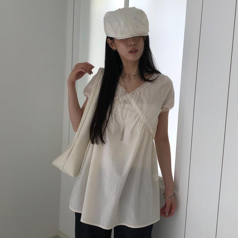 Shipped Now: Korean French-Style Vintage Chic Niche Design Cross Lace Trim V-Neck Puff Sleeve Blouse Shipped Now: Korean French-Style Vintage Chic Niche Design Cross Lace Trim V-Neck Puff Sleeve Blouse
