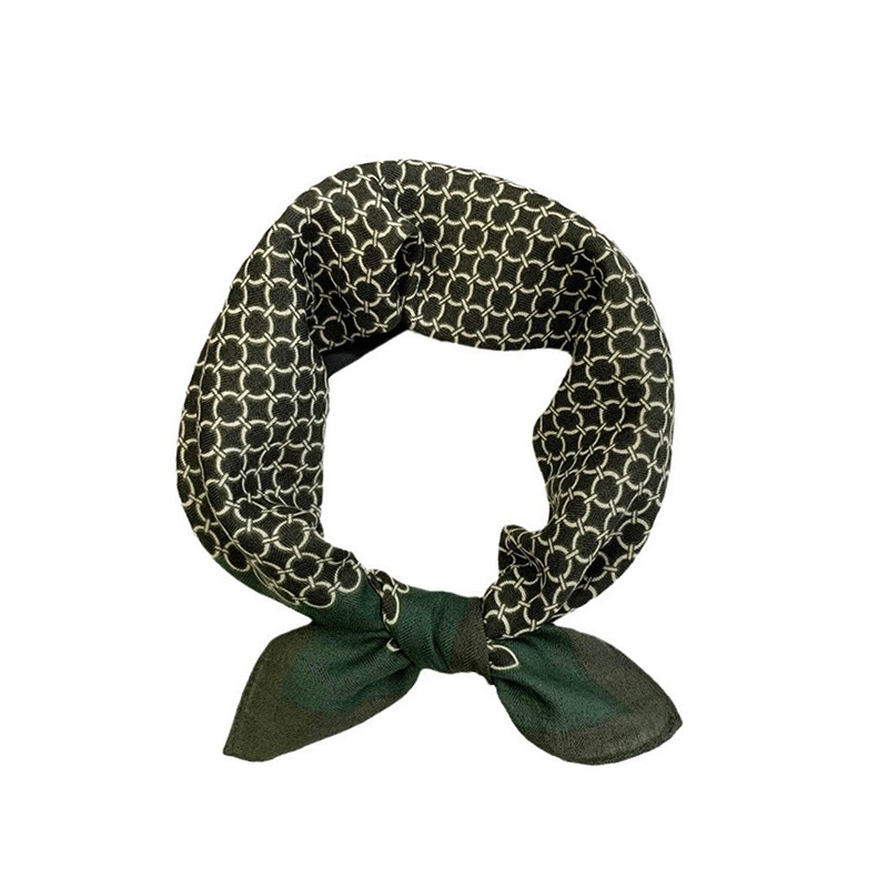 Bufandas de seda cuadrada alta sensación2025 nuevo estilo retro impresión de moda elegante seda de imitación bufandas de cuello bufandas de seda al por mayor