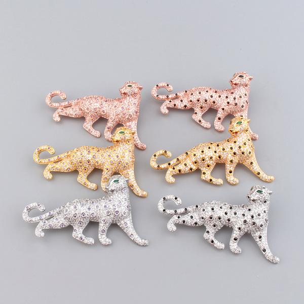 Retro brooch with zircon
