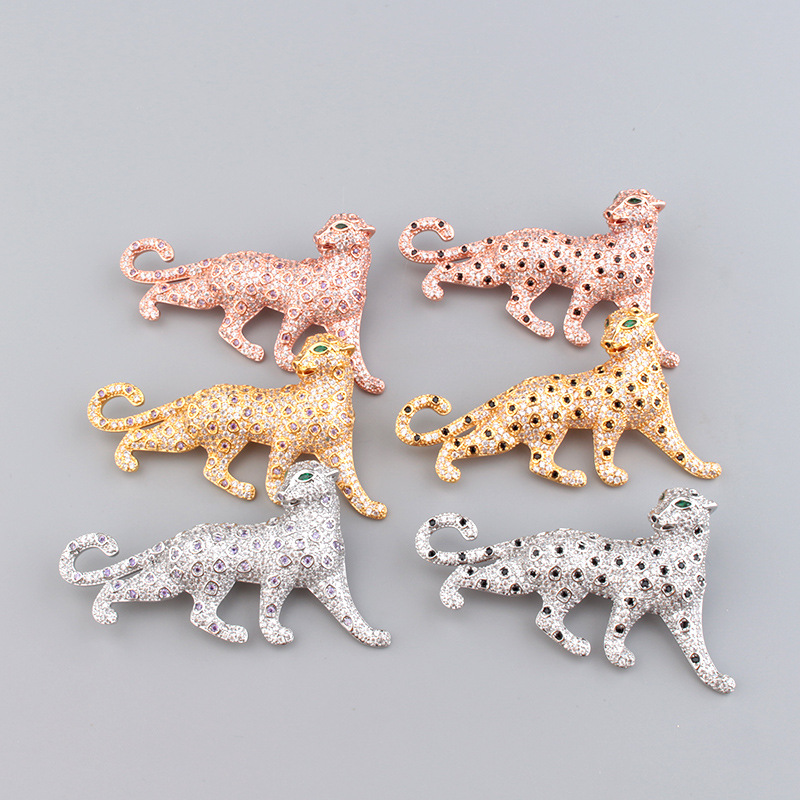 Retro brooch with zircon