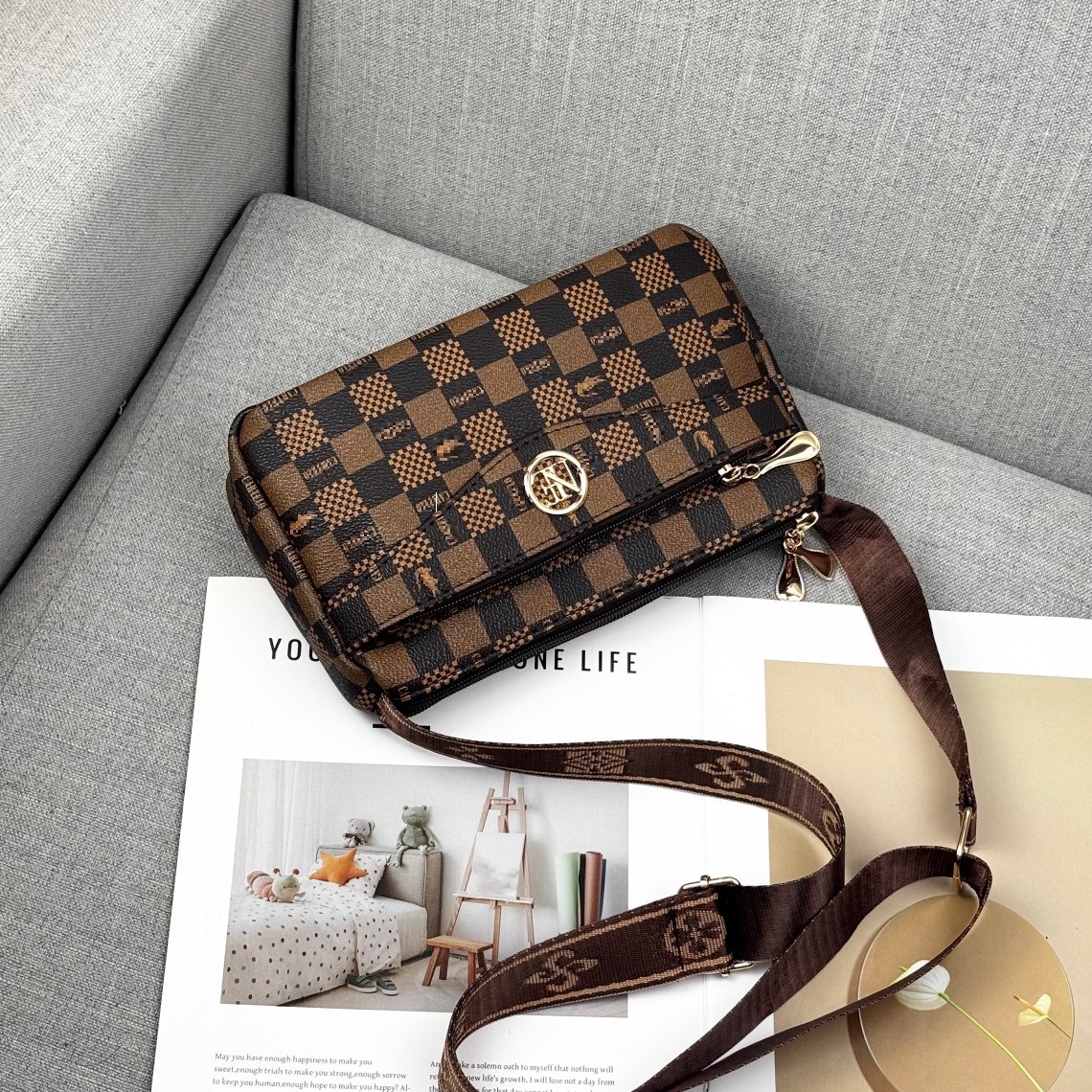 Guangzhou Hengli 2024 nuevo bolso de mensajero transfronterizo bolso casual de mediana edad bolso de teléfono móvil para mujer bolso de venta caliente bolso de hombro