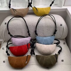 第一層のつや消し牛革餃子バッグ、レトロでハイエンドのクロワッサンバッグ、ニッチなデザイン、ファッショナブルで多用途なショルダークロスボディバッグ