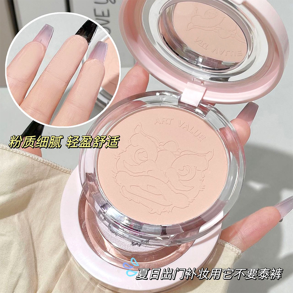 The new Art Value Lion Love and Artistic Setting Powder Compact is light, waterproof, loose, brightening, concealing and affordable undefined