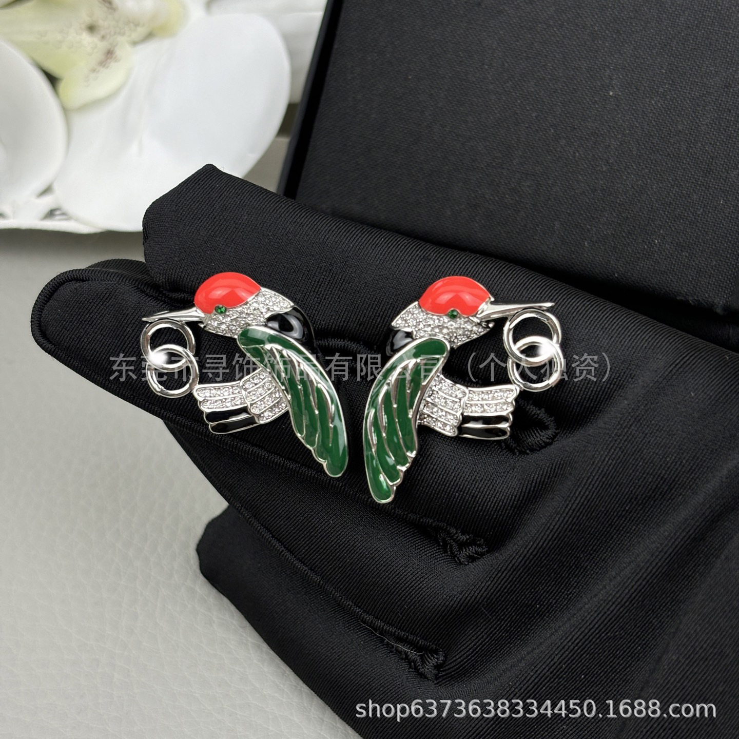 New Chanel-Style High-End Elegant Green Enamel Hummingbird Letter Double C Brooch Chinese Style Coat Accessory Chest Ornament