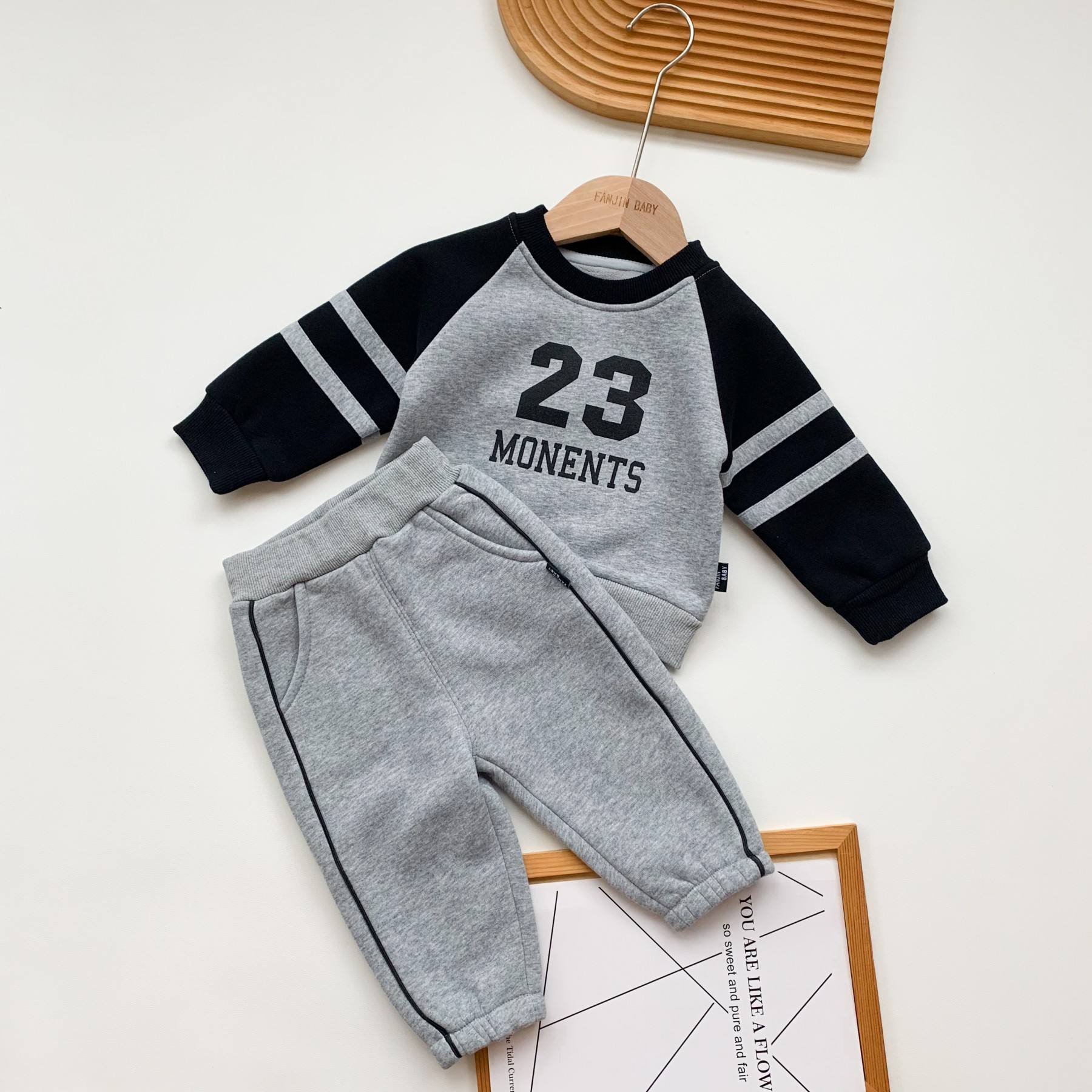 Jungen Herbst Winter Kleidung 2023 Plüsch Jungen süßer Pullover für kleine und mittelgroße Kinder, Farbabstimmung,_voghion.com