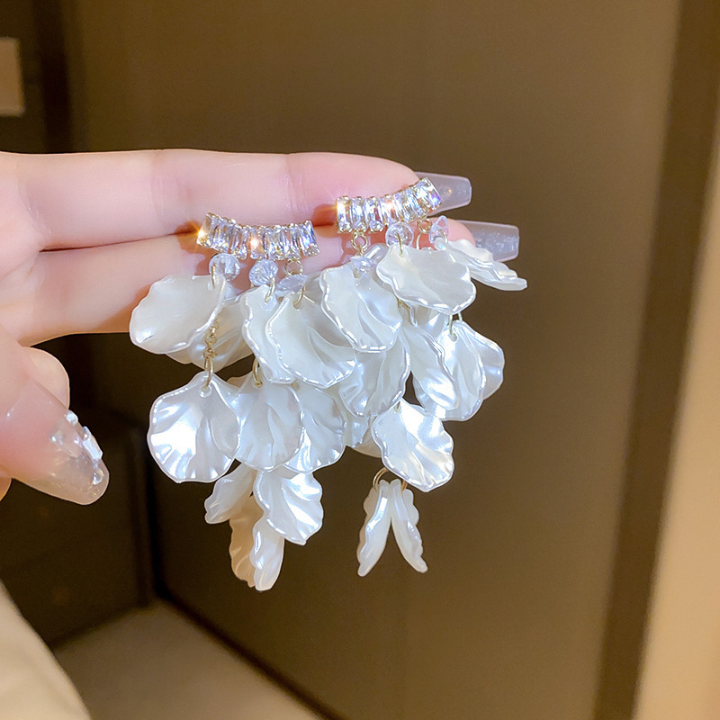 Pendientes de perlas de aceite con goteo de aguja de plata Pendientes de todo fósforo de moda, lujo ligero, joyería retro de alta gama al por mayor, fabricante de Yiwu