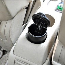 车载烟灰缸 汽车用带LED灯烟灰缸 创意夜灯耐高温4S带盖通用烟E18