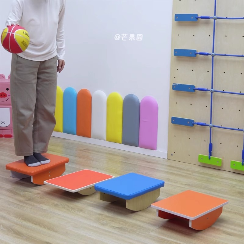 Equipos de entrenamiento sensorial de equilibrio para la educación temprana de los niños tabla de equilibrio doméstica juguetes de jardín de infantes vestíbulo paquete blando madera de equilibrio