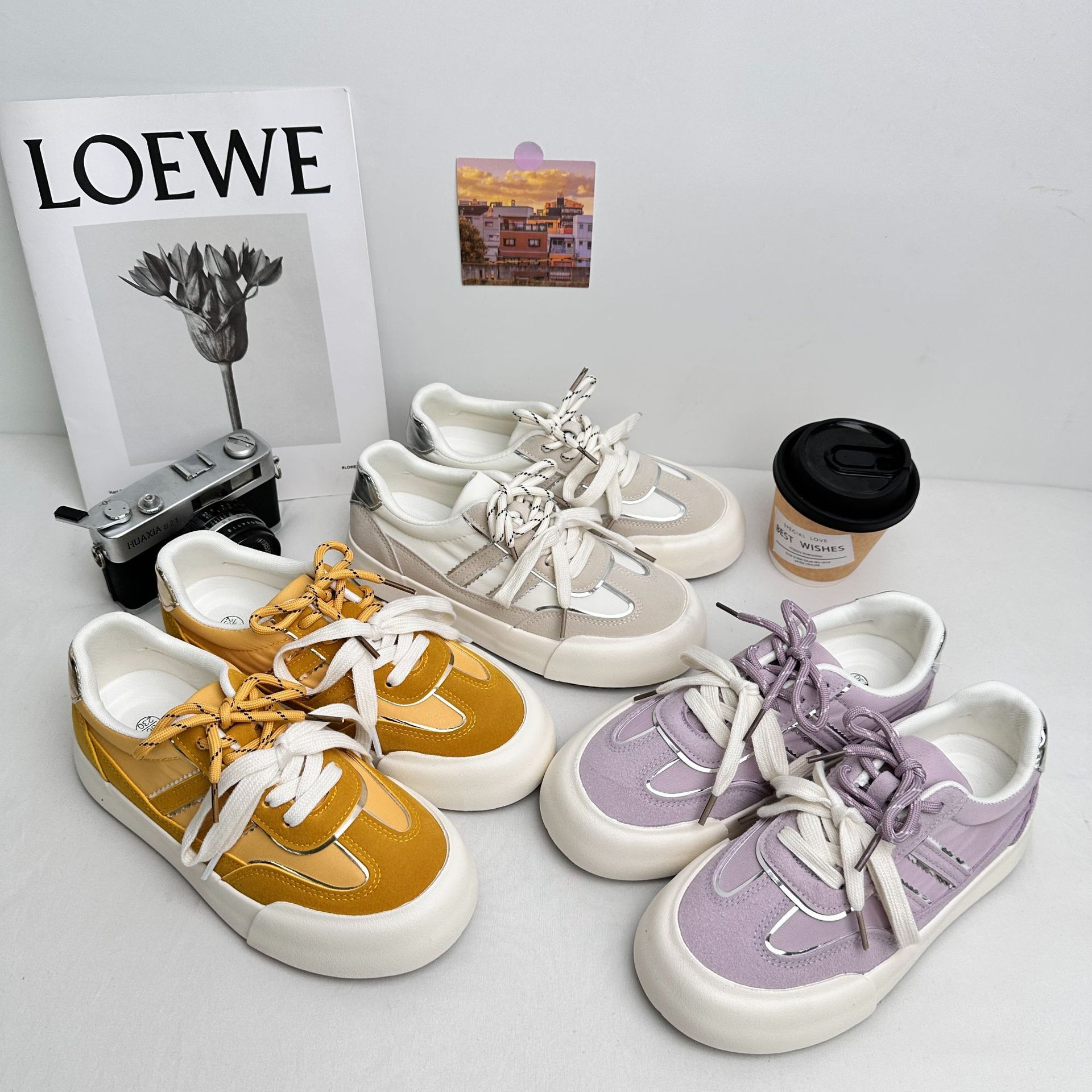 6633 plantillas de látex/zapatos de entrenamiento alemanes explosivos zapatos de mujer primavera nuevo estilo 2025 zapatos de tabla de punta redonda todo fósforo zapatos blancos pequeños