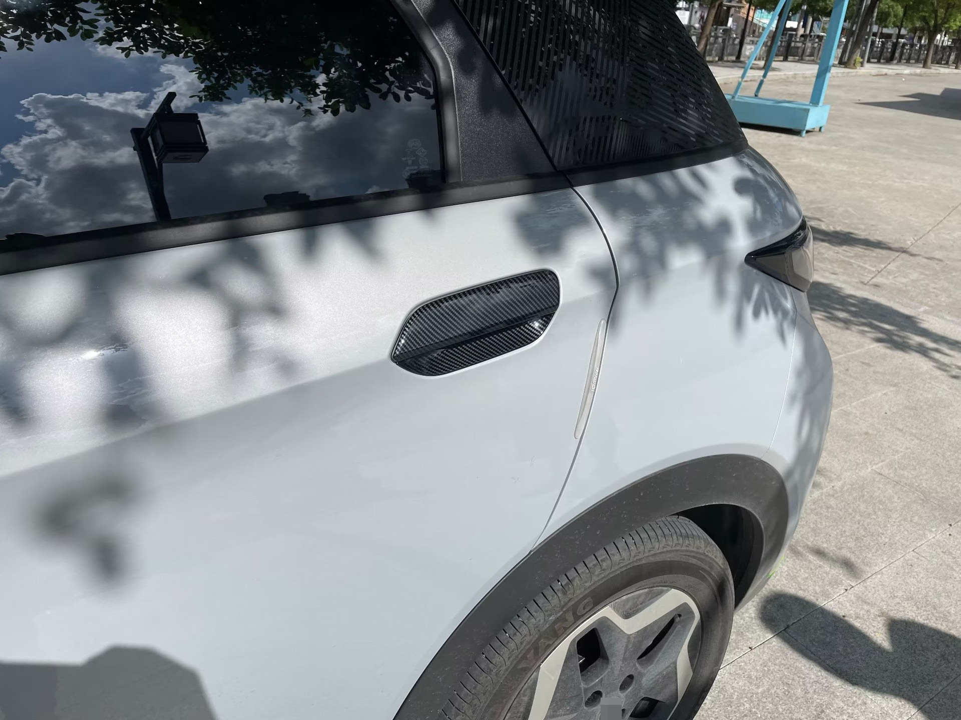 Suitable for 22 Byd Dolphin Handles, Modified Carbon Fiber Pattern Decorative Stickers, Bright Black Car Supplies