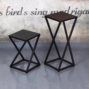 Simple Modern Living Room Flower Stand, Wrought Iron Floor Flower Stand, Indoor Balcony Creative Green Radish Hanging Flower Pot Stand Flower Table