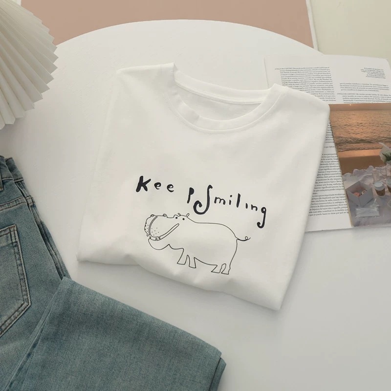 透かしの通気性のプリントの広い松の肩の半袖のtシャツの女性の韓国のinsの爆発の基礎は白い日本の上着を合わせます。|undefined