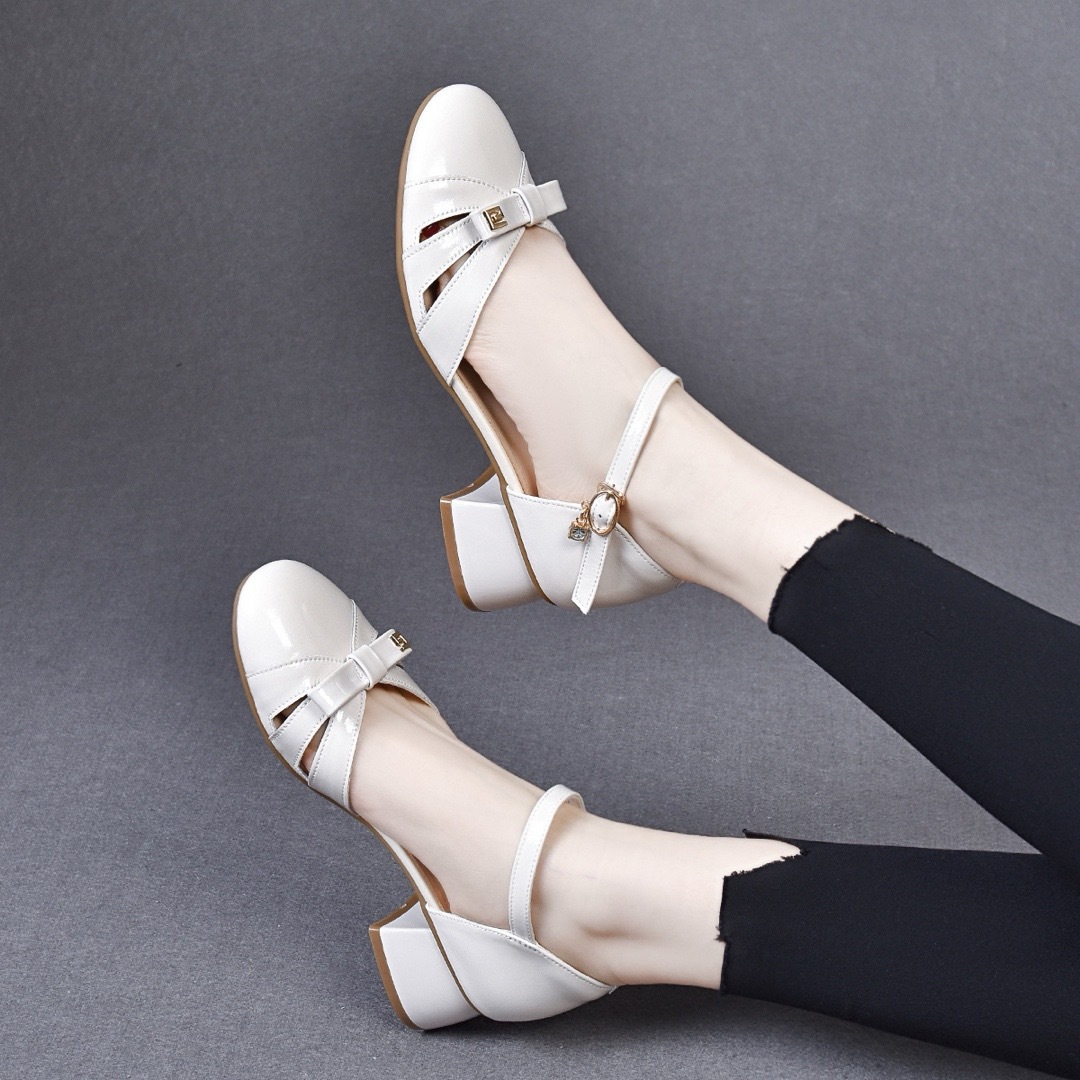 Sandal bít mũi nữ da sáng chế mũi tròn gót thô vừa phải — Màu đen