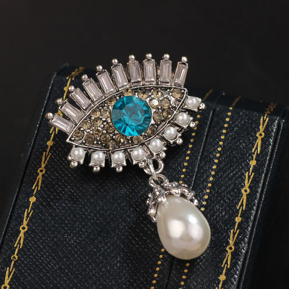 2025 new style personalized brooch retro eye brooch European and American cross-border high sense angel's eye pendant pin women