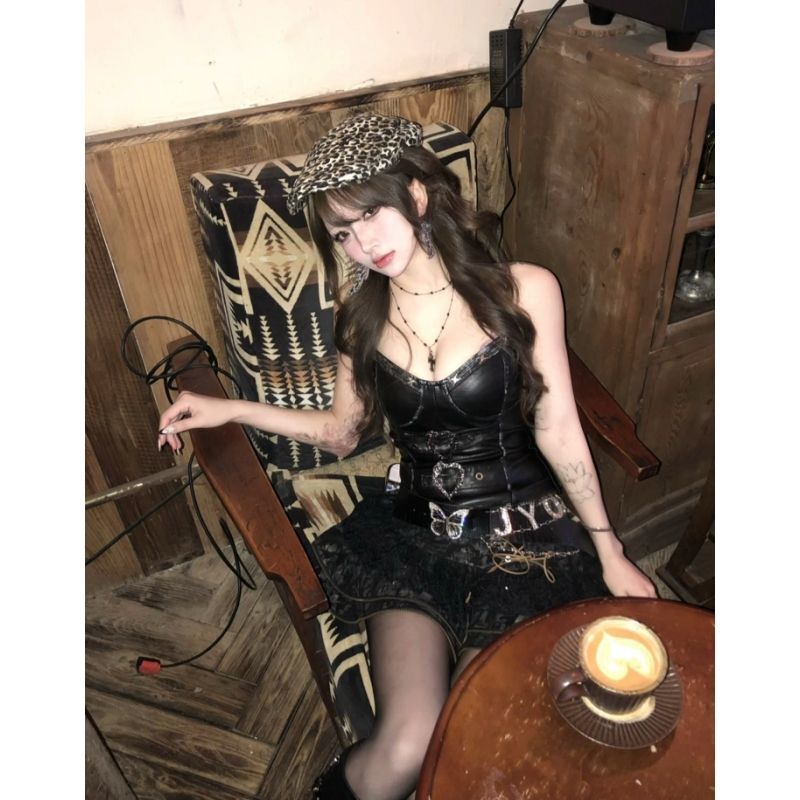 高级复古暗黑朋克风收腰辣妹抹胸上衣皮衣蓬蓬短裙显瘦风套装|undefined