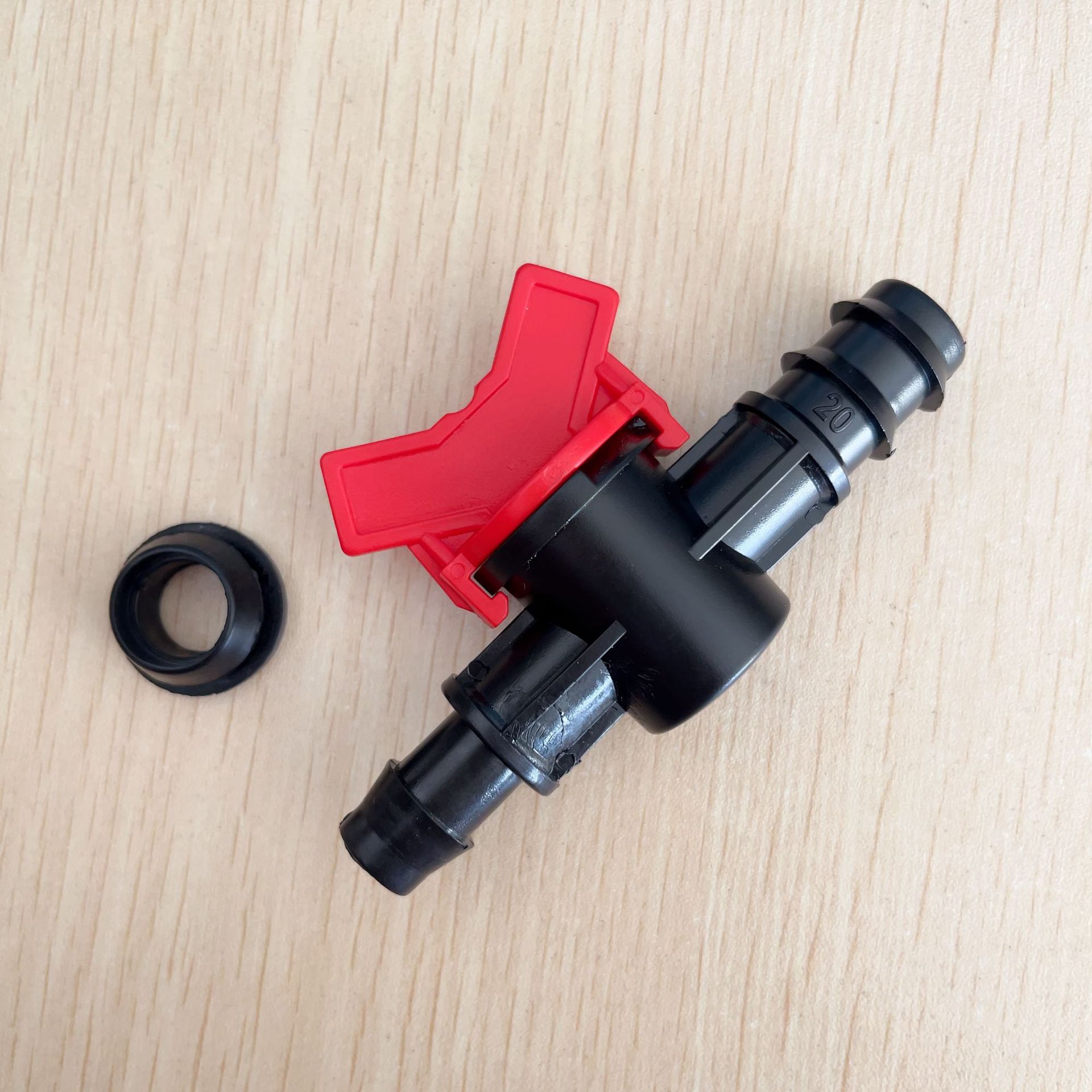 Válvula de derivación para tuberías 20PE completamente nueva con junta de goma tipo T, perforada 16 mm, interruptor de enchufe, accesorios para tuberías de riego por goteo con microaspersión