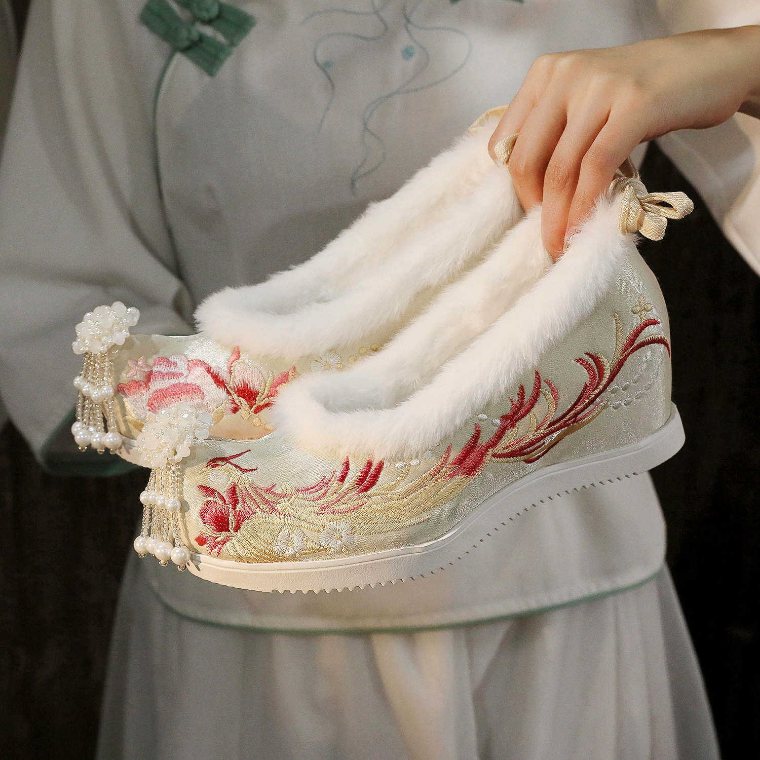 Новая обувь Hanfu, Женская Студенческая антикварная обувь с вышивкой, Женская подходящая антикварная обувь Hanfu, увеличивающая внутреннюю высоту, Тканевая обувь Han Element