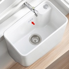 ベランダの陶磁器はモップを洗います。