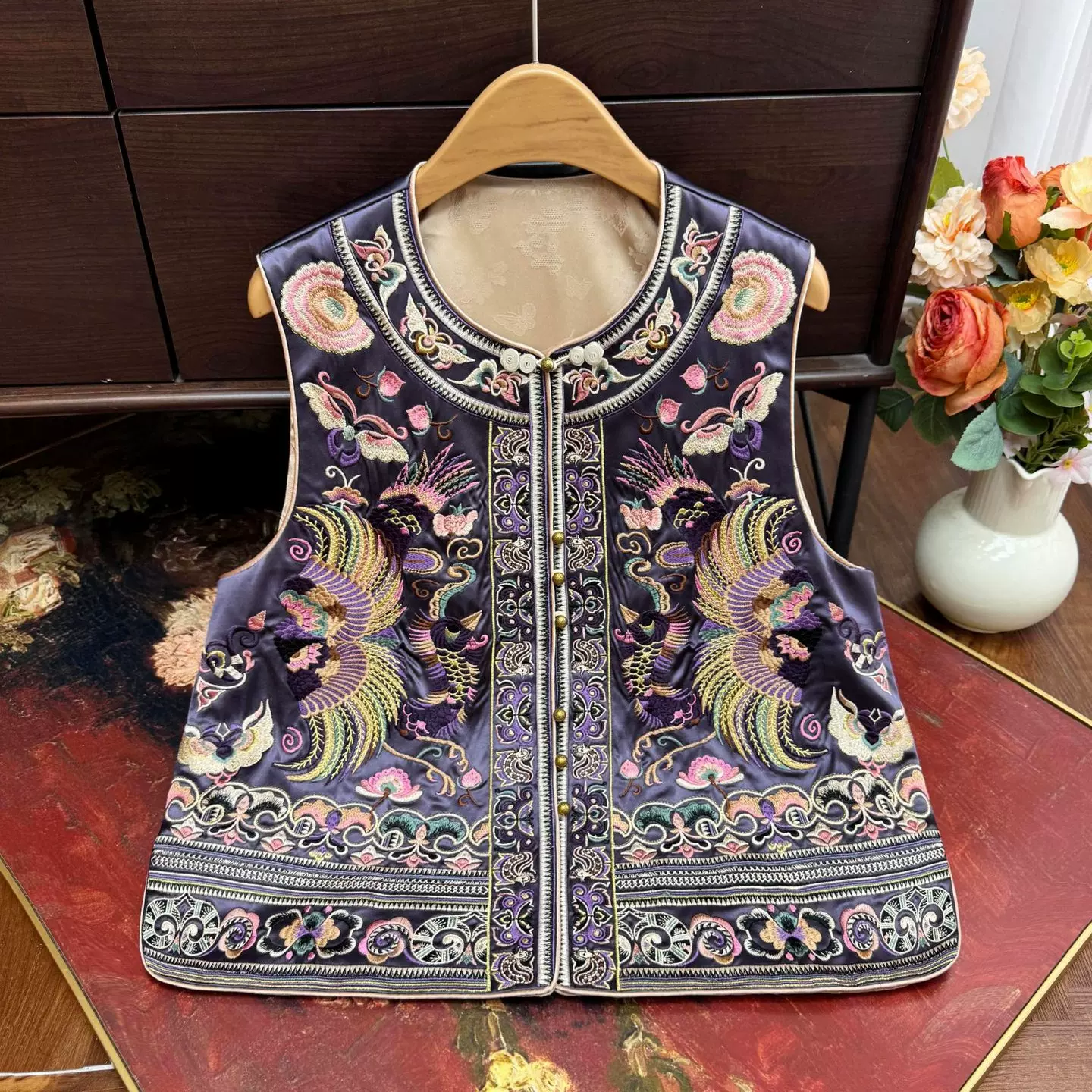 新中式重工刺绣凤凰马甲2025秋季新款圆领盘扣宽松坎肩显瘦马夹女
