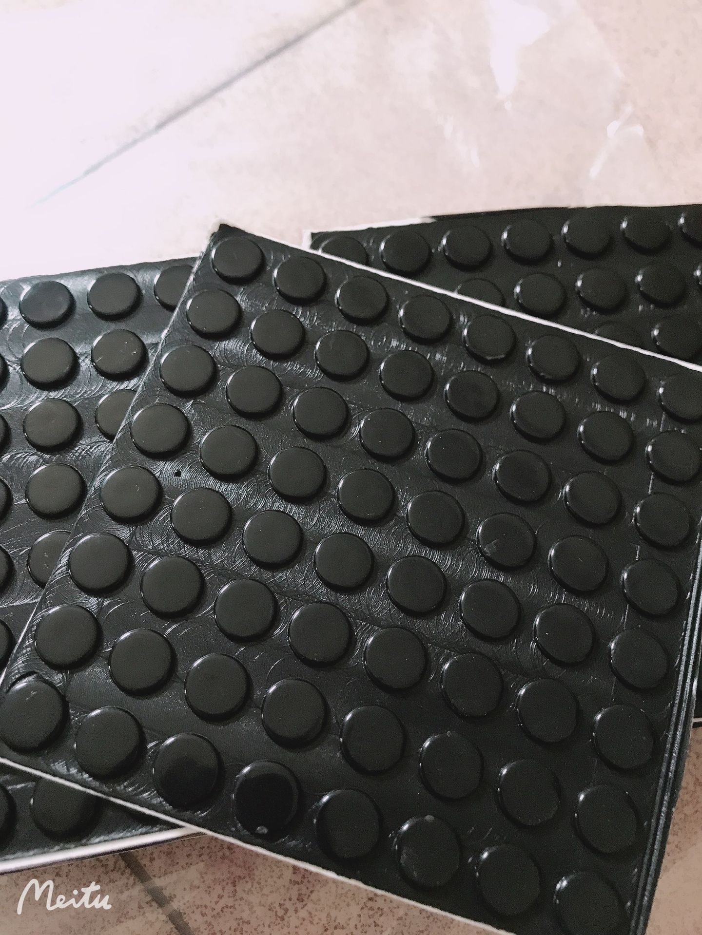 供应黑色橡胶垫，电子电器产品底部防滑垫