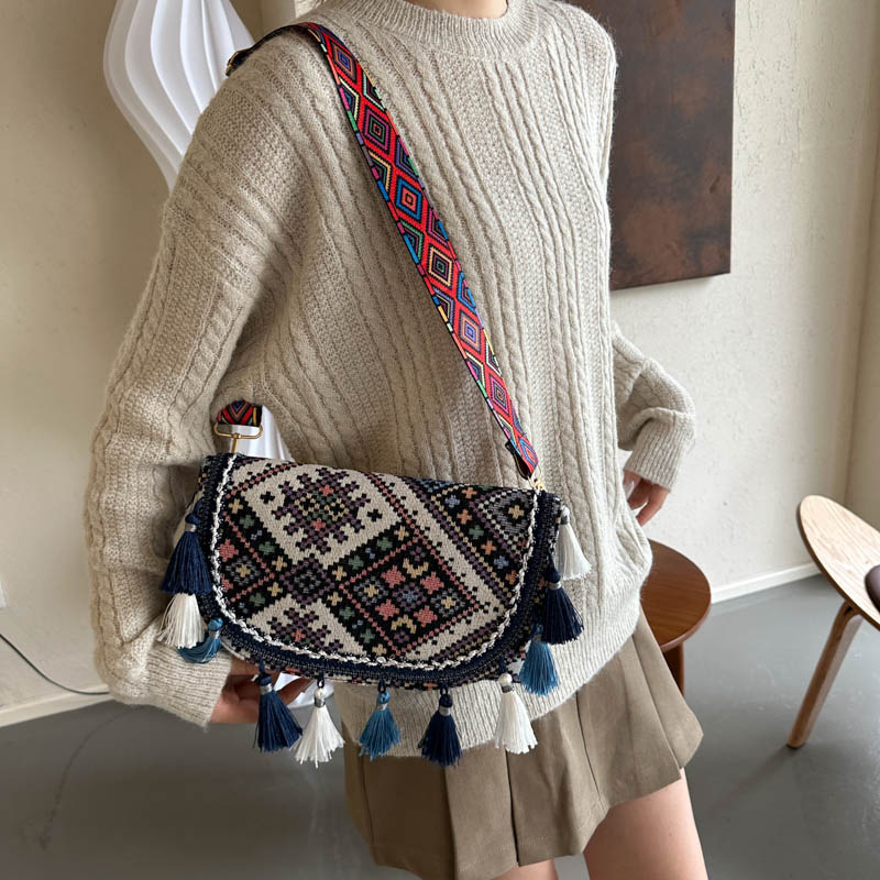 Nueva moda estilo étnico estudiante bolso de gran capacidad bolso de mano de las mujeres de estilo occidental borla bolso de hombro de las mujeres al por mayor