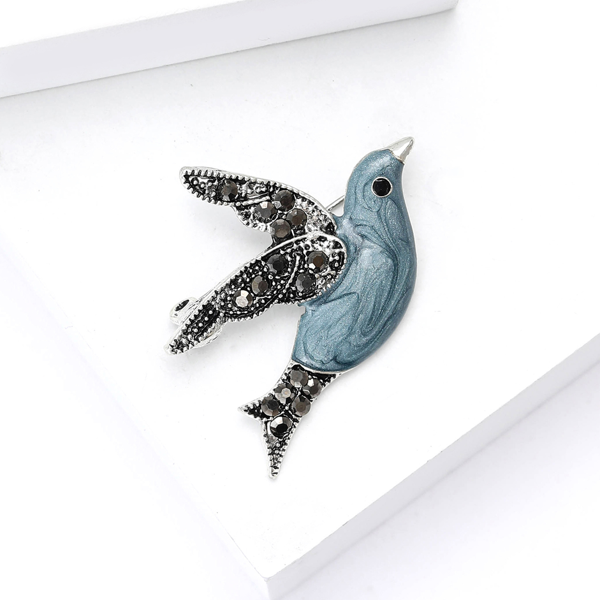 New Cartoon Alloy Enamel Peace Dove Brooch Exquisite Creative Men's and Women's Suit Cardigan Corsage Jewelry Pin