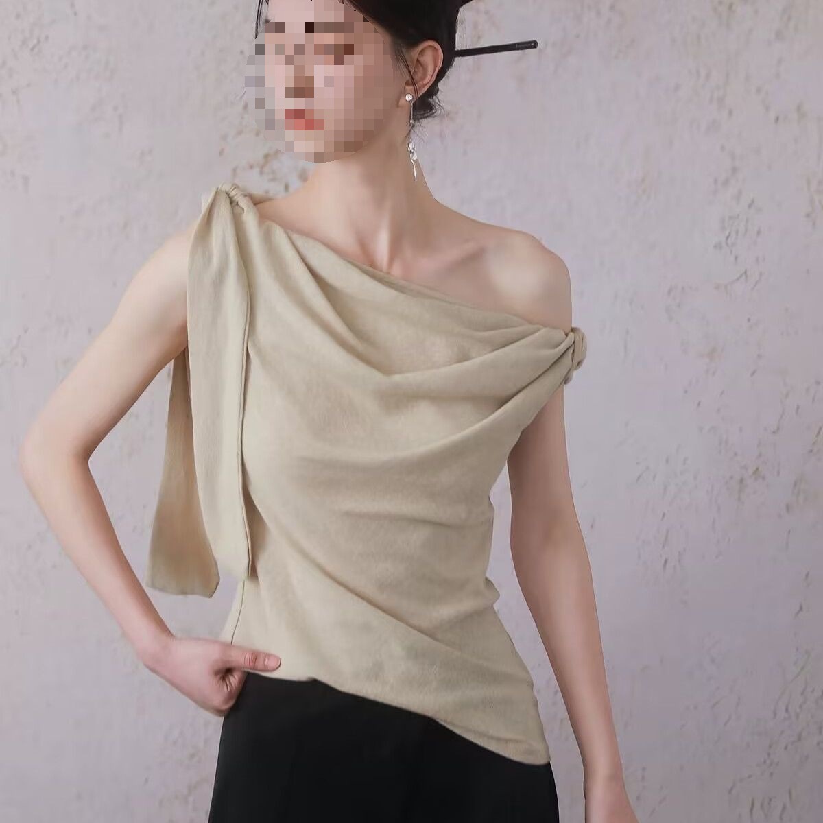 French-Style Irregular Swing Collar, Asymmetrical Shoulder Strap Design, Sleeveless T-Shirt Top, 2025 Summer New Milk Tea Color