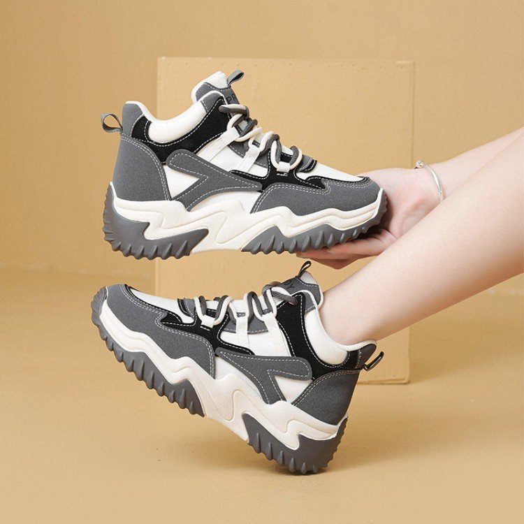 Zapatos de papá para mujeres 2026 primavera y verano nuevo estilo de moda coreano para estudiantes deportivos universales callejera zapatos de altura para mujeres comercio exterior