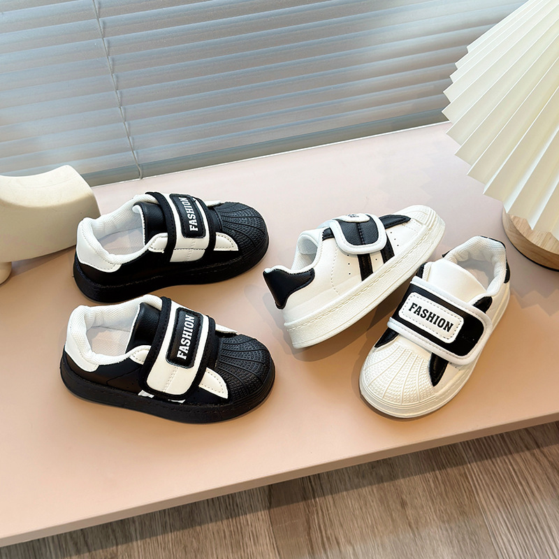 Zapatos blancos para niños 2025 primavera suela suave versátil zapatos infantiles coreanos zapatos de skate para niños y niñas zapatos deportivos