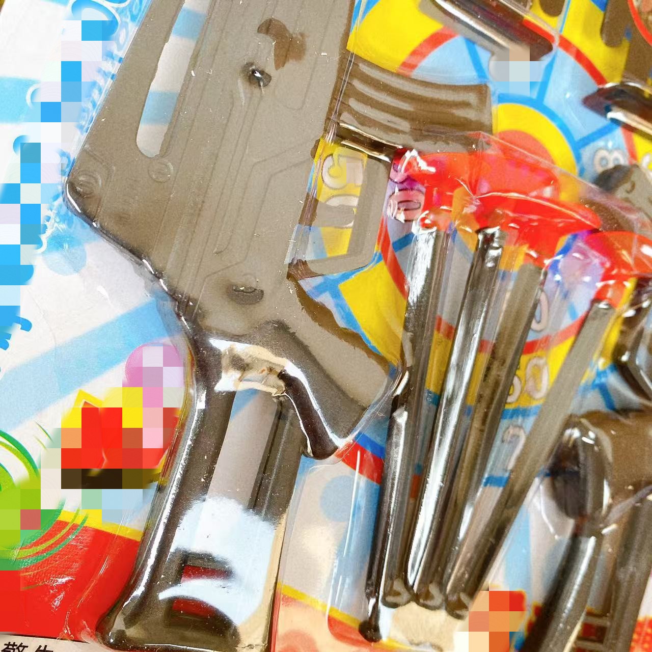 Juguetes infantiles pistola de vaso plástico modelo de dibujos animados binarios de color colocado en el suelo férula plaza parque regalos al por mayor image 5
