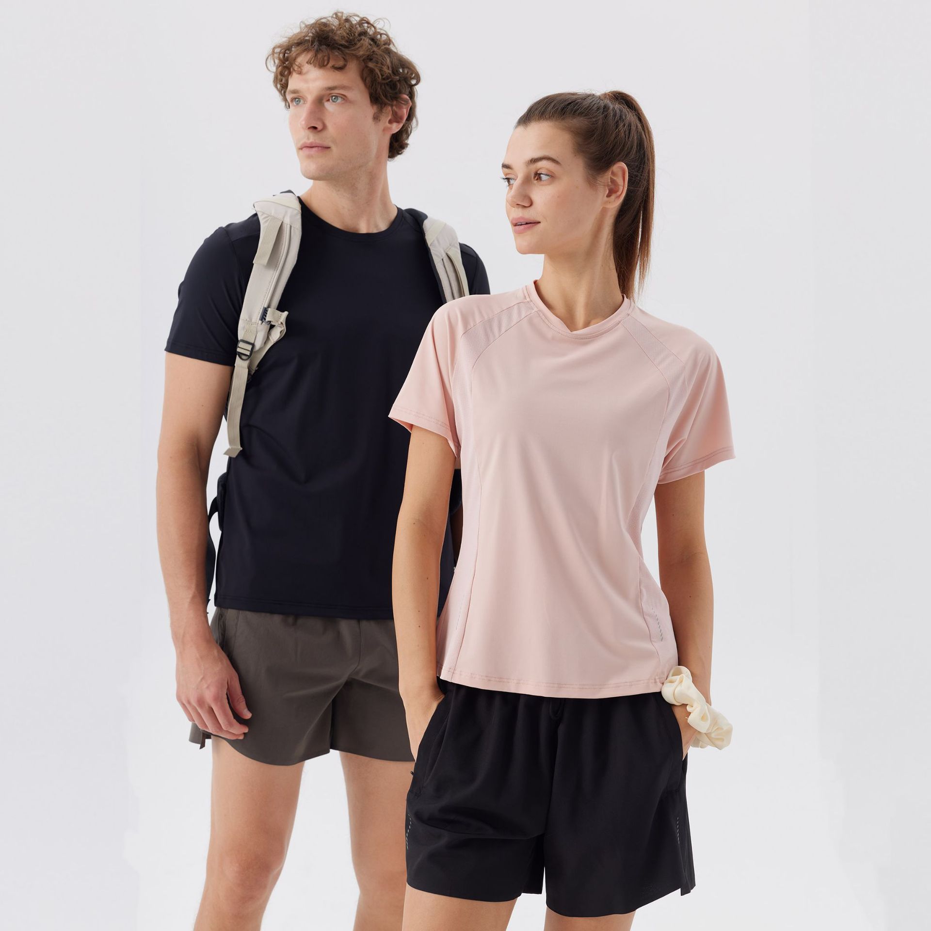 Pantalones cortos deportivos al aire libre para hombres de verano nuevos sin marcas de borde reflectante rápido secado transpirable entrenamiento de pista y campo de tres puntos