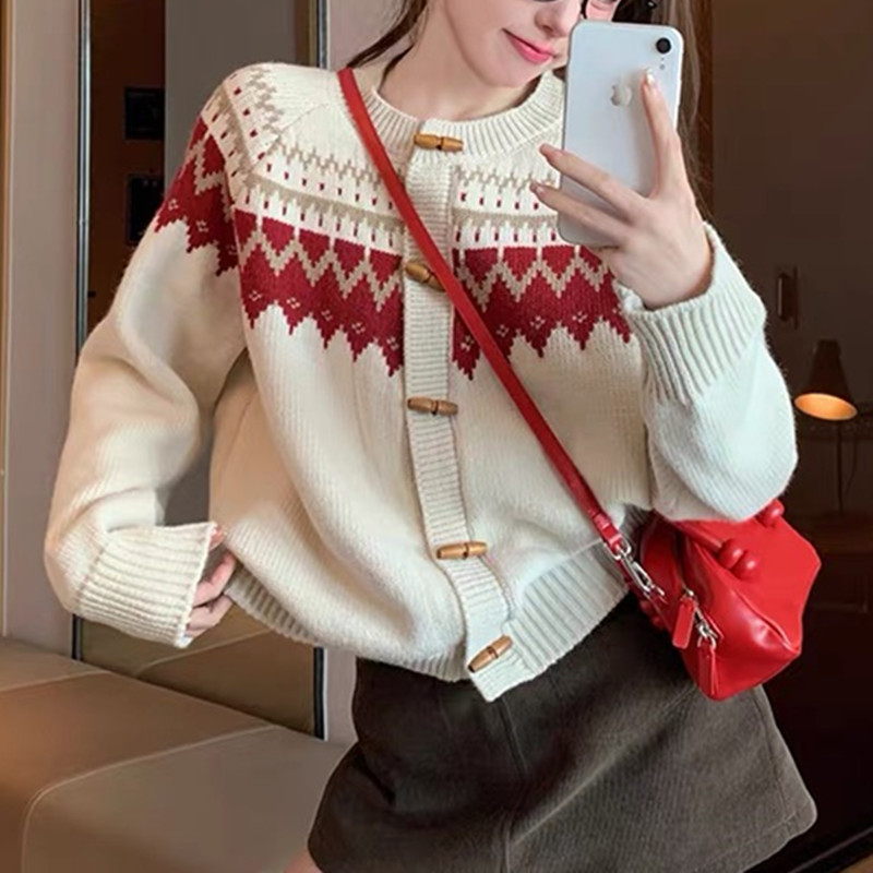 Demi-season retro ethnic pin