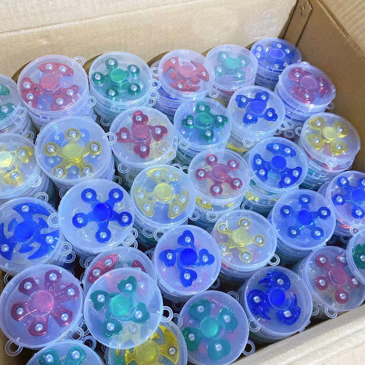 Giroscopio giratorio en caja de punta de dedo giroscopio galvanizado de plástico colorido girar le creativo mercado nocturno 2 juguetes de tiendas
