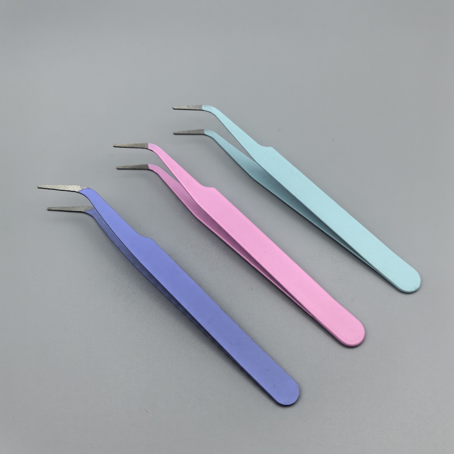 Specialized tweezers for bead crafts, macaron-colored false eyelash tweezers, pointed and curved tips, DIY journaling and handicraft tools wholesale