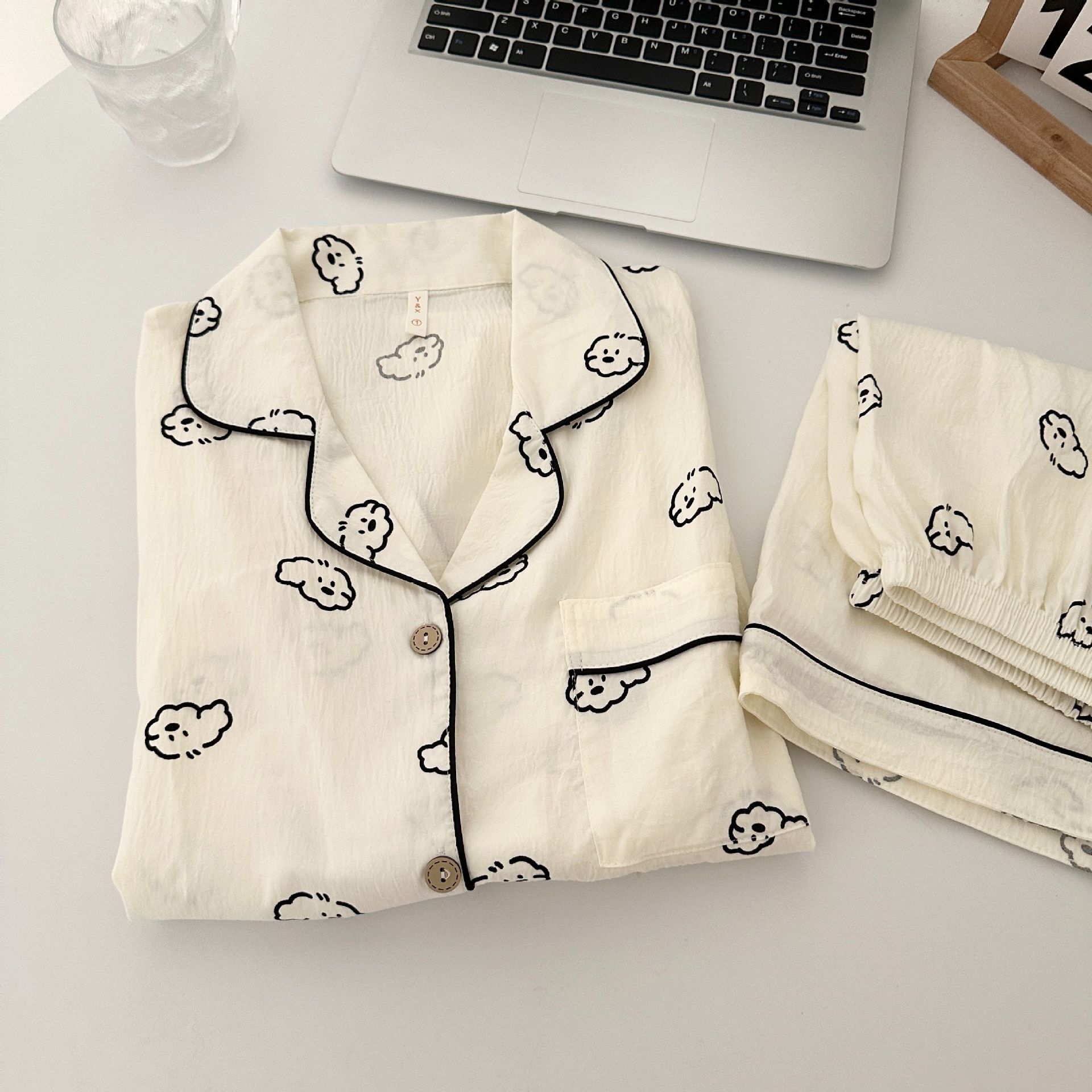 Venta al por mayor transfronteriza una variedad de pantalones cortos de manga corta de algodón de nube de pareja pijamas mujeres y hombres cárdigan de celebridades de Internet de verano traje de servicio a domicilio