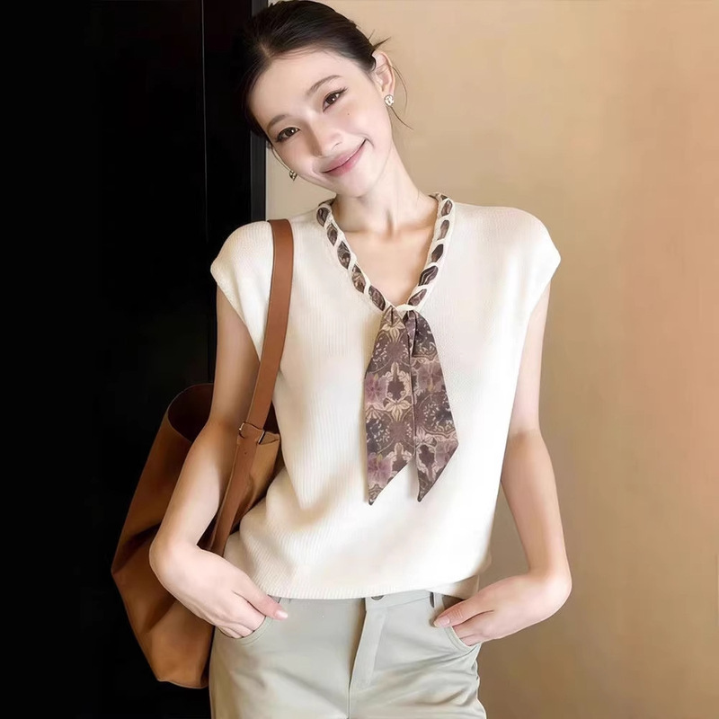 Off-White Ribbon-Stitched V-Neck Sleeveless Knit Top for Women, New Summer 2026 Style, Lazy Style and Comfortable Feel