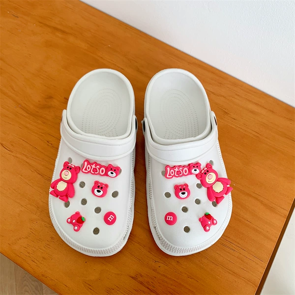 They are all bears [10 shoe buckles] only send out shoe flowers
