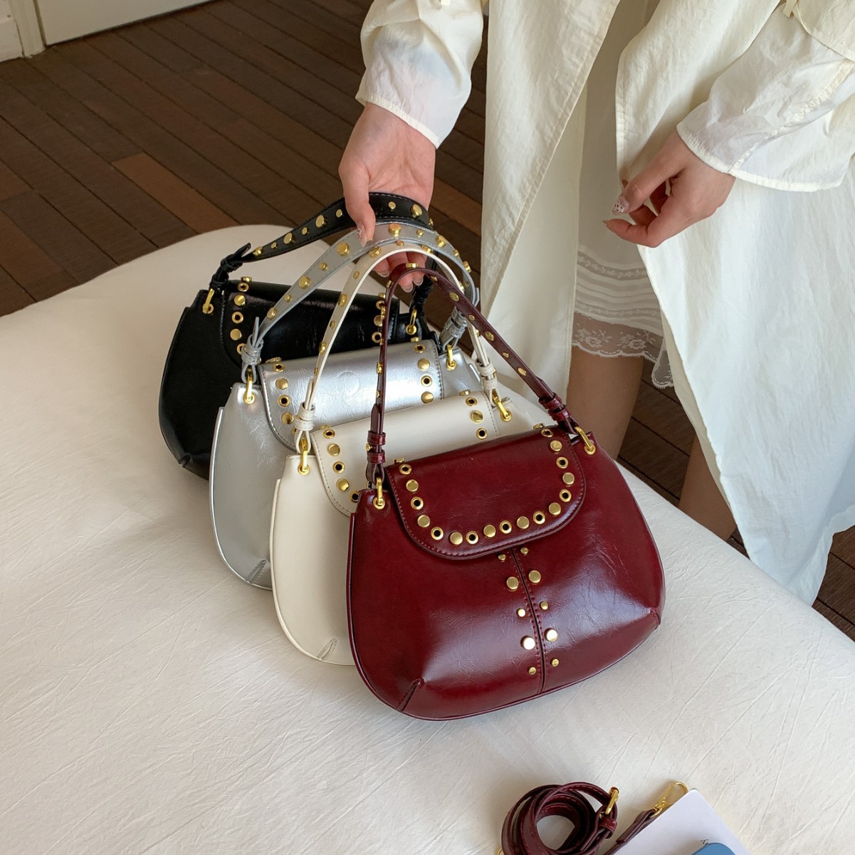 Elegante retro francés bolso de remaches estilo punk diario estilo callejero bolsa de silla de moda viaje mochila de hombro