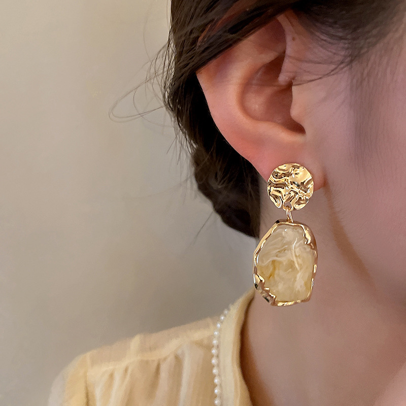 Simple Style Geometric Resin Metal Women's Drop Earrings 1 Pair display picture 4