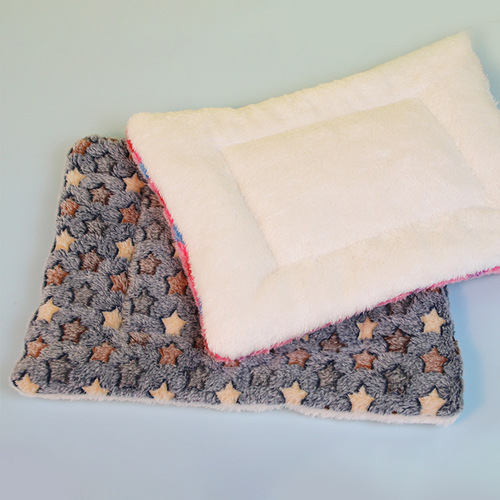 Pet Mat Thickened Flannel Universal Pet Mat Sleeping Mat for Cats and Dogs Comfortable Sleep Four Seasons Warm Dog Mat