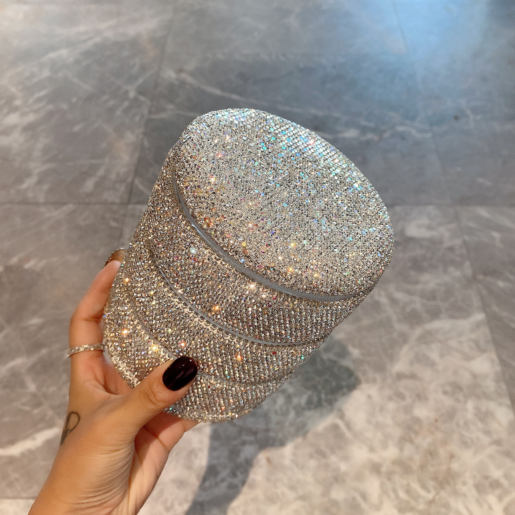 Caja de almacenamiento de cepillo de maquillaje de lujo ligero, tocador de alto valor de diamantes, gran capacidad de almacenamiento de lápiz labial, regalo exquisito