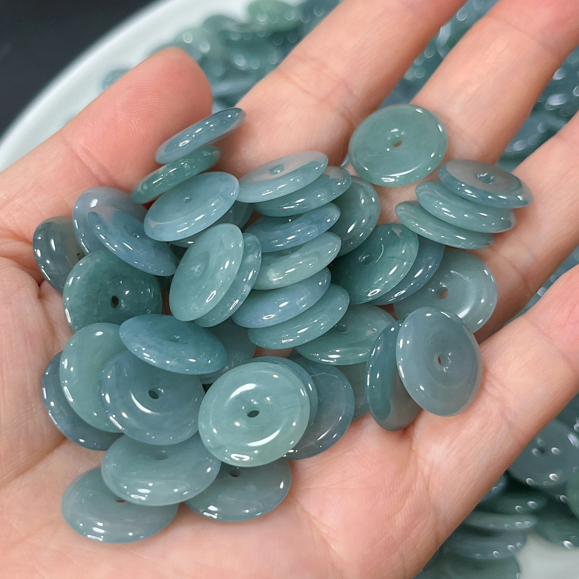 (2개) 천연 A 화물 JADEITE 액세서리 옥 푸른 물 안전 버클 DIY 도넛 느슨한 베이글 도매